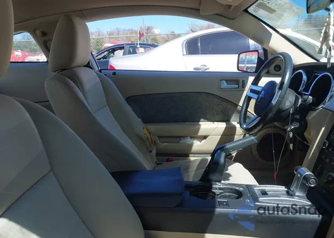 2009 Ford Mustang V6/V6 Premium z USA, uszkodzony, nr VIN 1ZVHT80N895141562